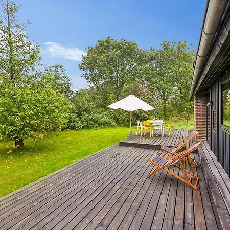 Architect-designed 1960s House Near Svinklov بيت للعطل *